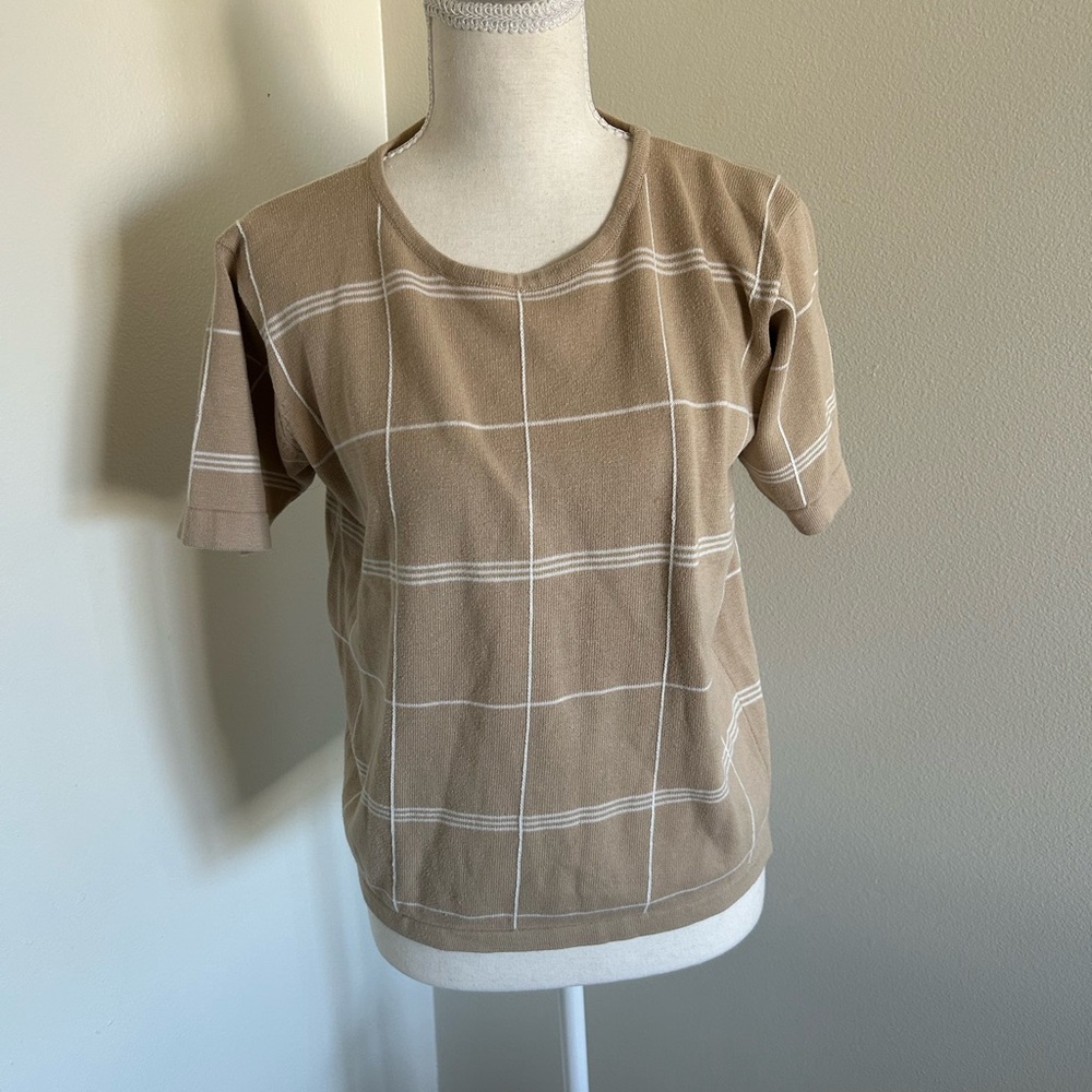 Milano Design Group Tan Knit Short Sleeve Top | Plaid Grid Pattern | Size Small